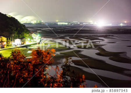 夜明け前の新舞子海岸の干潟 夜明け前の新舞子海岸の干潟 85897343