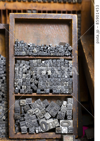 活版印刷の活字 85901453