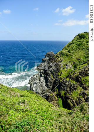 石垣島御神崎の雄大な大絶景と灯台 85901815