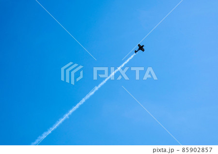 Overhead flying aircraft. Aircraft in formation during an aerobatics display as they loop and roll through the sky. Plane engine failure. Falling airplane crashes 85902857