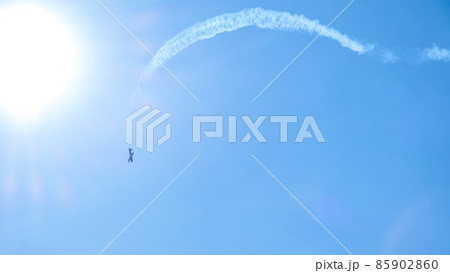 Overhead flying aircraft. Aircraft in formation during an aerobatics display as they loop and roll through the sky. Plane crashes. Falling airplane crashes 85902860