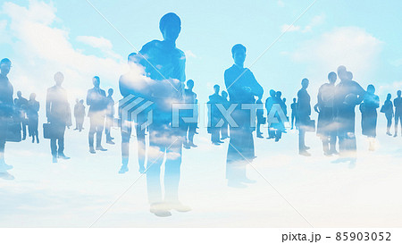 人々と青空　環境イメージ 85903052