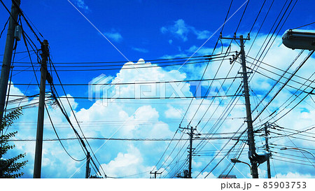 空と電線、電信柱の風景 空と電線、電信柱の風景 85903753
