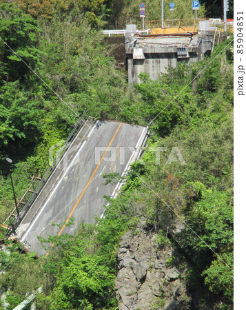 平成28年熊本地震で崩落した阿蘇大橋 平成28年熊本地震で崩落した阿蘇大橋 85904851