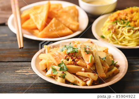 Spicy fresh Burmese tofu salad, deep fried Burmese tofu and noodles Spicy fresh Burmese tofu salad, deep fried Burmese tofu and noodles 85904922