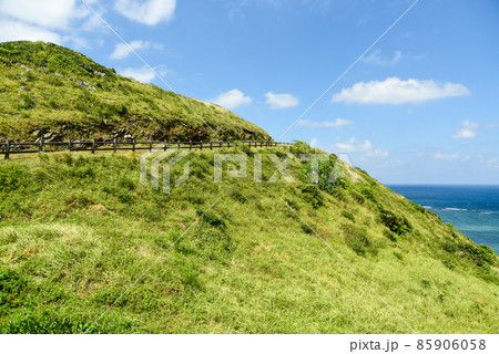 石垣島最北端の平久保崎灯台から眺める絶景 石垣島最北端の平久保崎灯台から眺める絶景 85906058