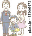 入園式の子供と両親のイラスト 85906472