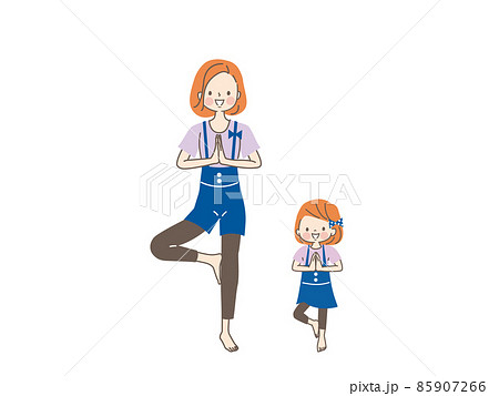 笑顔でヨガを楽しむママと子供 85907266