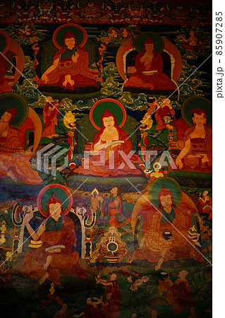 東チベット・理塘(リタン)にある仏画 85907285