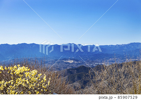 宝登山ロープウェイ 宝登山頂駅から見た秩父連山 宝登山ロープウェイ 宝登山頂駅から見た秩父連山 85907529