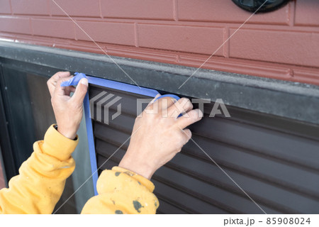 ペンキ塗りの下準備　養生 85908024