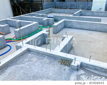 戸建て住宅の給排水管の引き込み工事 85908045