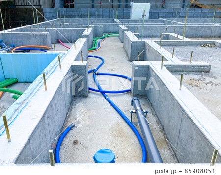戸建て住宅の給排水管の引き込み工事 85908051