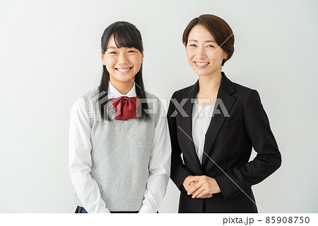 中学生　高校生　女性　勉強　受験　教育　学習 85908750