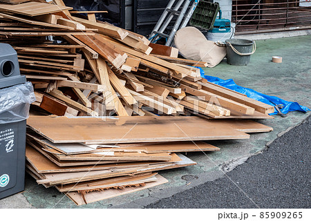 店舗の解体で排出した廃木材 店舗の解体で排出した廃木材 85909265