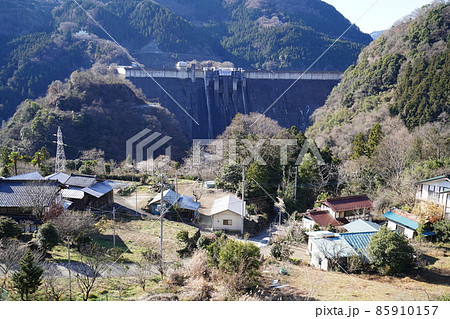 群馬県　神流川　三波石峡近くにある下久保ダム 85910157