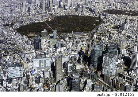 渋谷駅上空から代々木公園方向を空撮 85912155