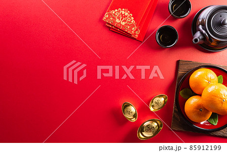 Chinese new year decorations made from red packet, orange and gold ingots or golden lump on a red background. Chinese characters FU in the article refer to fortune good luck, wealth, money flow. Chinese new year decorations made from red packet, orange and gold ingots or golden lump on a red background. Chinese characters FU in the article refer to fortune good luck, wealth, money flow. 85912199