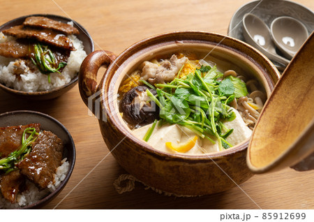 焼肉丼と、オレンジ白菜の柚子塩鍋 焼肉丼と、オレンジ白菜の柚子塩鍋 85912699