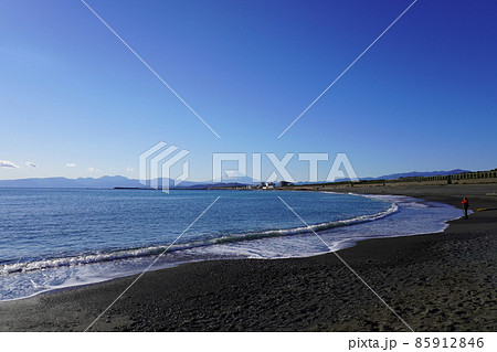 新年を迎えた穏やかな茅ヶ崎海岸 85912846