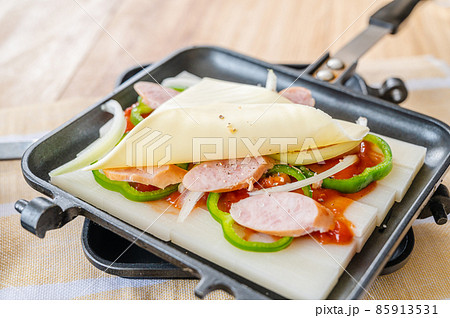 ホットサンドメーカーで作る餅ピザ 85913531