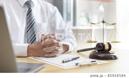 Male lawyer or judge sits and analyzes the case...の写真素材 [85916584] - PIXTA