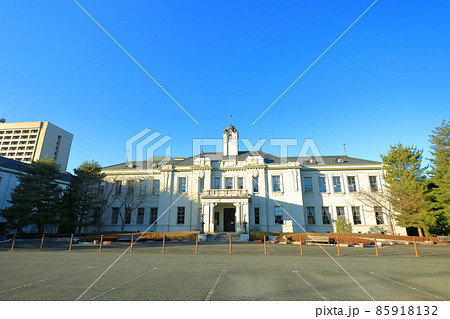 【山口県】快晴下の旧山口県議会議事堂　（山口県政資料館） 85918132