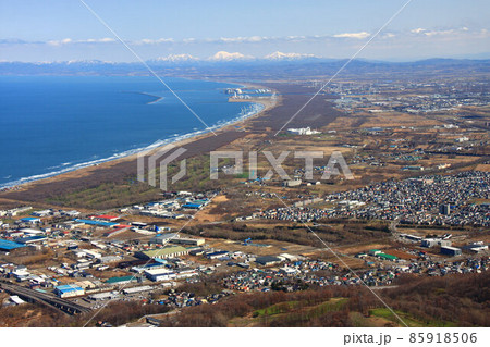 早春の銭函天狗山から見る石狩湾と背後の樺戸山地 早春の銭函天狗山から見る石狩湾と背後の樺戸山地 85918506