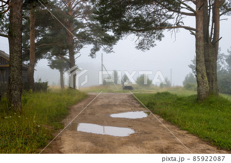 Dirt road in the countryside 85922087