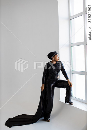 Gorgeous african lady in elegant black outfit posing indoors 85924902