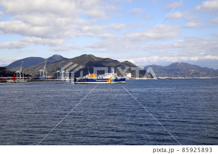 清水港を進む駿河湾フェリー 85925893