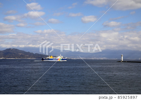 清水港を進む駿河湾フェリー 清水港を進む駿河湾フェリー 85925897