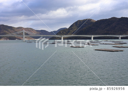 日生の牡蠣養殖筏と備前♡日生大橋 85926956