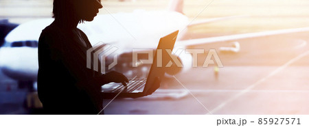 Woman with a laptop in the airport. 85927571