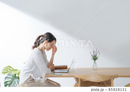 孤独　頭痛　不調　女性　30代 85928131