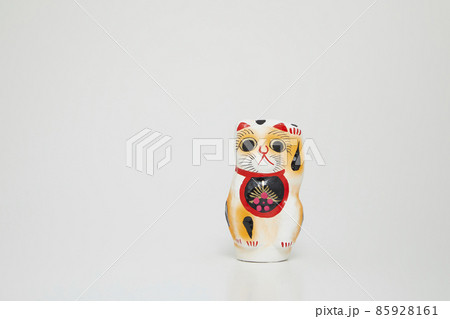 シンプルな招き猫 85928161