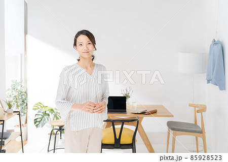 在宅勤務　30代女性　1人　 85928523