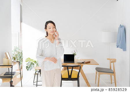 在宅勤務　30代女性　1人　 85928529