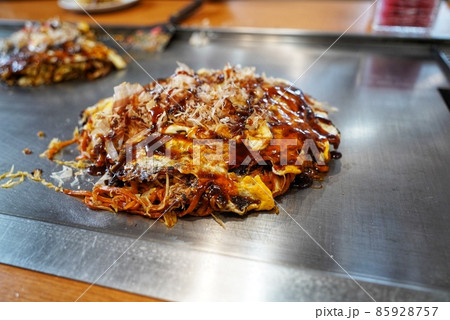 鉄板焼きでお好み焼き 鉄板焼きでお好み焼き 85928757