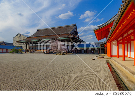 京都御所 南庭と紫宸殿の風景 京都御所 南庭と紫宸殿の風景 85930076