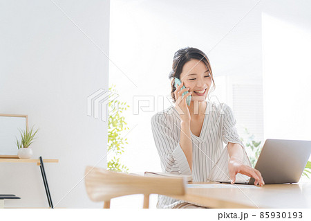在宅勤務 女性 20代 在宅勤務 女性 20代 85930193