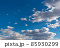 空を漂う白き雲 85930299