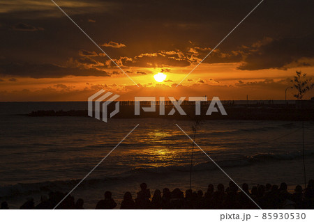 千葉県　南房総市　南千倉海水浴場の初日の出 3 85930530