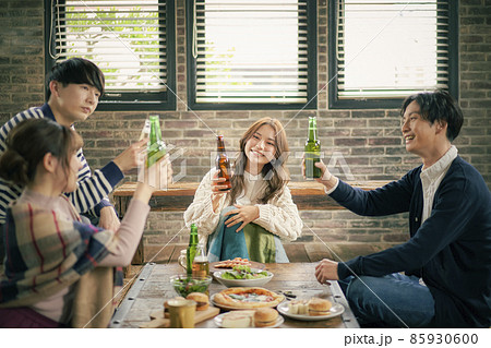 ホームパーティー 85930600