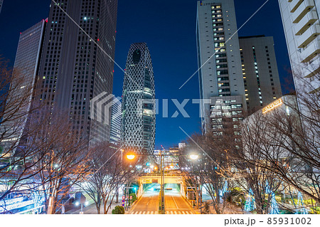 「東京都」都市風景・新宿ビル街の夜景 85931002