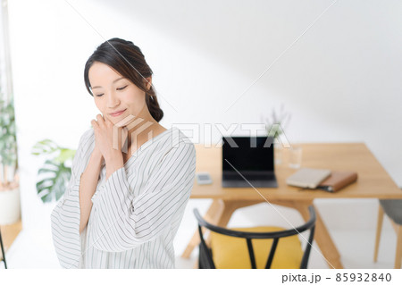 コワーキング　女性　30代 85932840