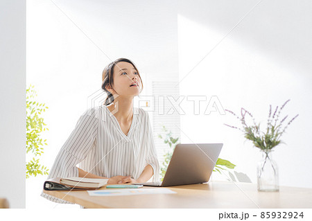 体調不良　女性　20代 85932924