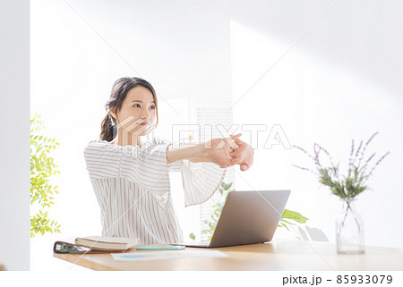 働く女性 疲れ 20代 働く女性 疲れ 20代 85933079