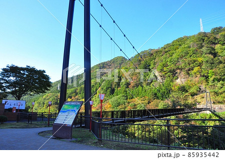 栃木県日光市 鬼怒楯岩大吊橋と山並みと観光案内板 栃木県日光市 鬼怒楯岩大吊橋と山並みと観光案内板 85935442