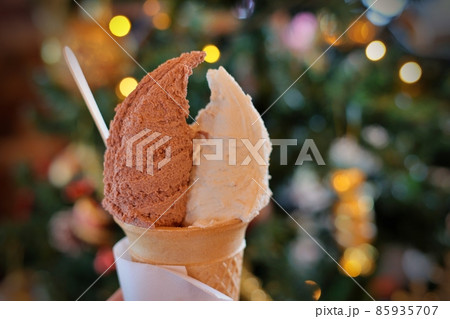 ジェラートとクリスマスツリー ジェラートとクリスマスツリー 85935707